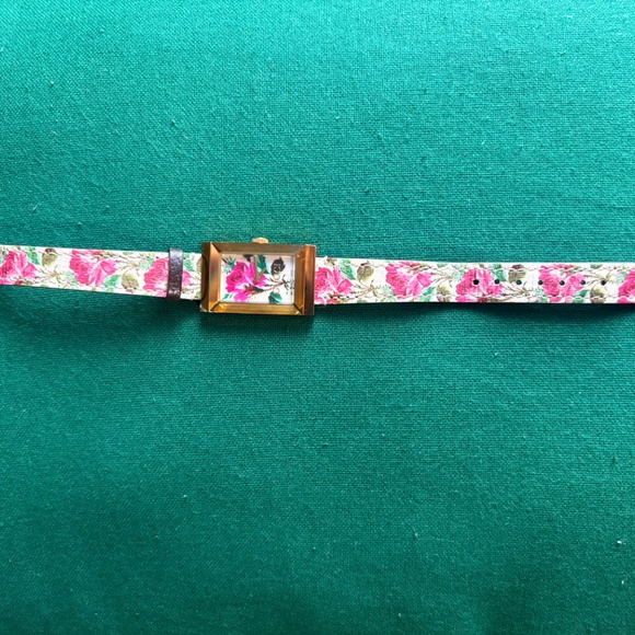 Gucci women’s watch main image 8